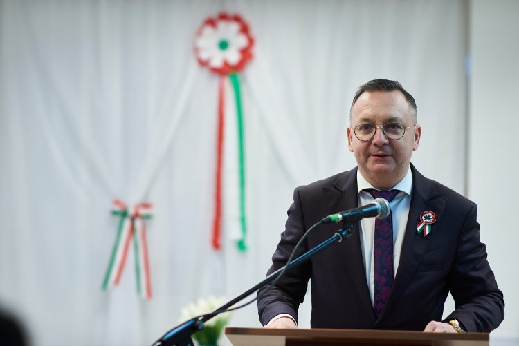 A honvédelmi minisztertől vehetett át rangos elismerést a vármegye főispánja