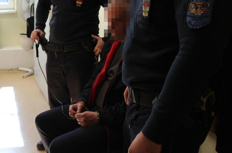 Kukkoló, perverz férfit vett őrizetbe a rendőrség egy nyíregyházi lány kollégiumnál