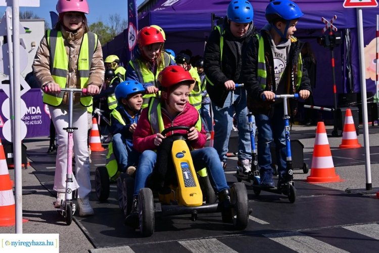 Roadshow a zöld átallásról és elektromobilitásról