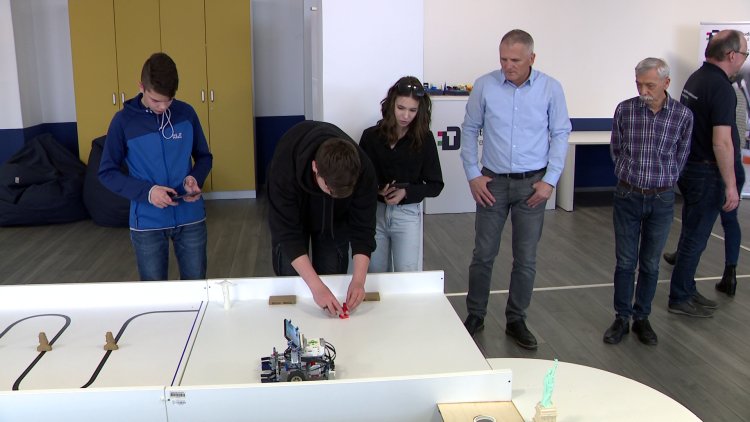 Robotika verseny: 5 csapat mérkőzött a Digitális Tudásközpontban