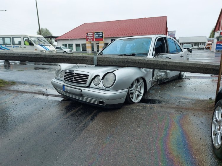Komoly rombolást végzett a kocsi sofőrje a Debrecenin és meg is sérült