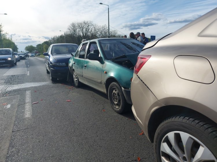 Ráfutásos baleset történt szerda délután az Orosi úton
