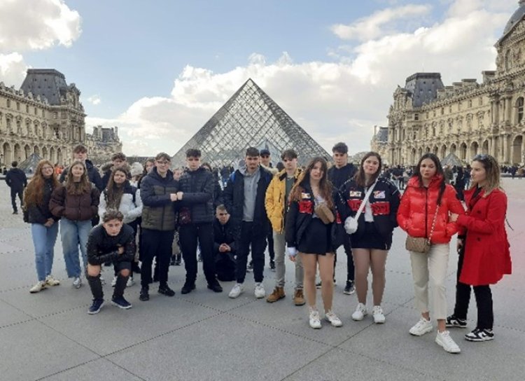 Párizsi élményekkel gazdagodtak az Eötvös Gyakorlóiskola diákjai