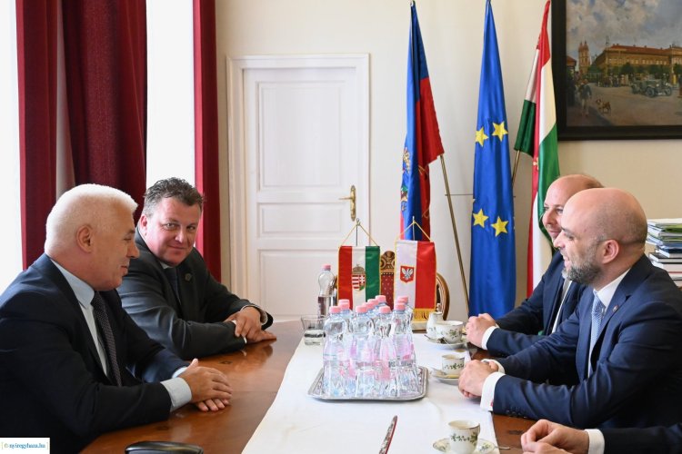Lengyel nagyköveti látogatás egy jeles jubileum alkalmával