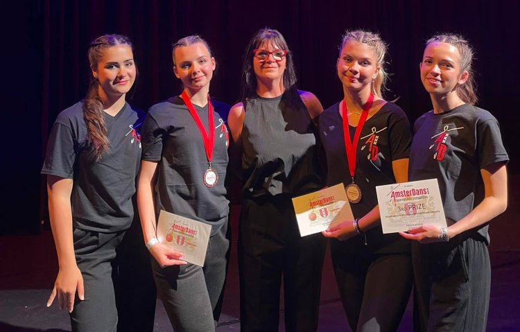 "AmsterDans": Hollandiából is éremmel jöttek haza a RE-Flex táncosai