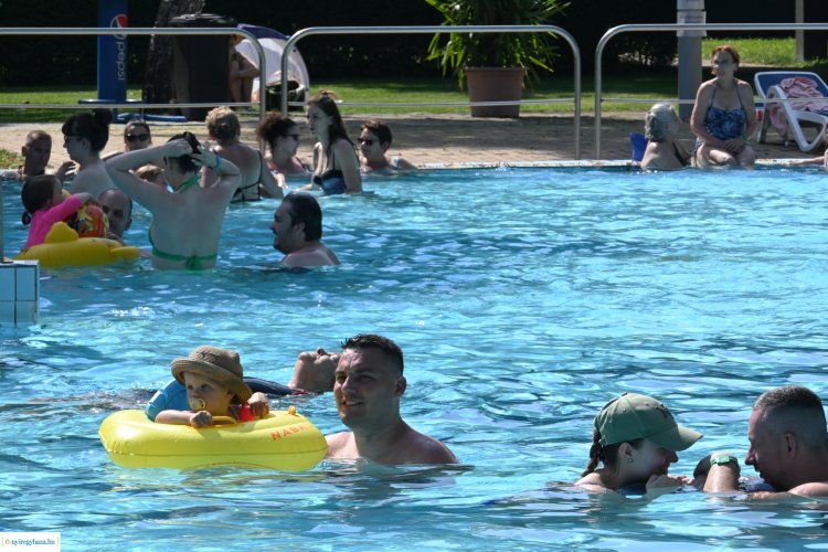 Kánikula – Megtelt a Parkfürdő hétvégén, 8000 vendég érkezett