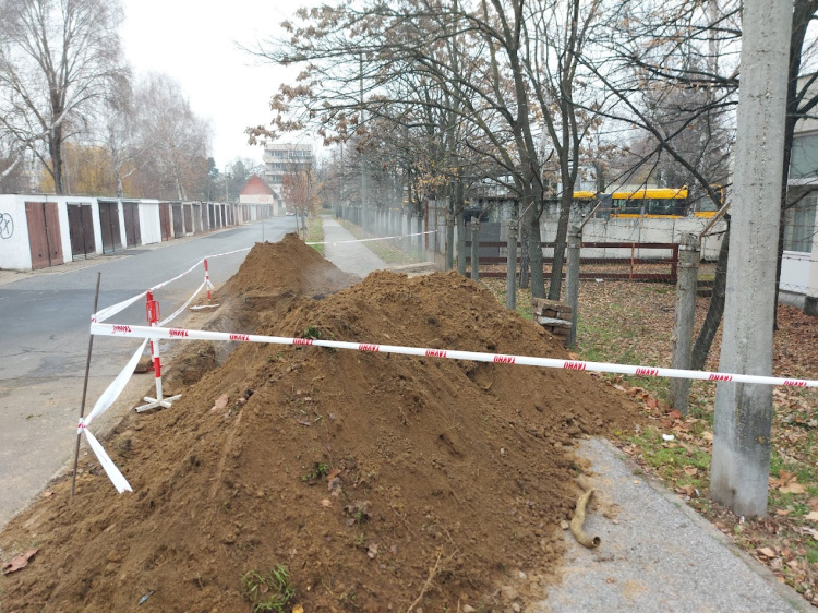 Még a föld is gőzölög? - Eltört egy távhőcső