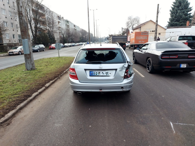 Lassított, belementek                        