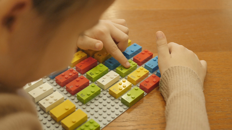 Magyarországon is elérhető a LEGO® Braille Bricks