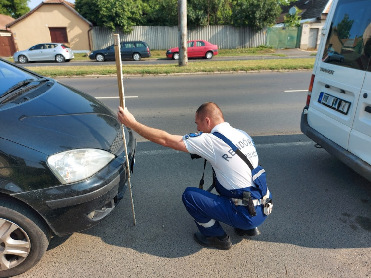 Ráfutás, személyi sérülés nélkül                        