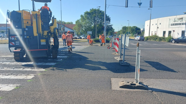 Kátyúzás és terelés a Pazonyi úton – Torlódásokra is számítani kell