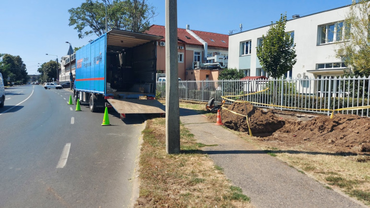 Hálózatbővítés miatt forgalomkorlátozás a Nagyvárad utcában