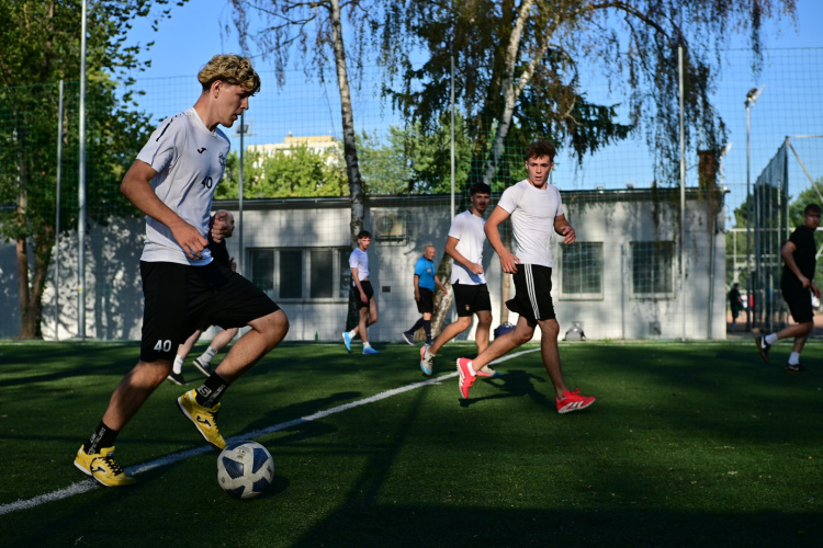 Kispályás rajt - Kilenc csoportban száznyolc csapat 