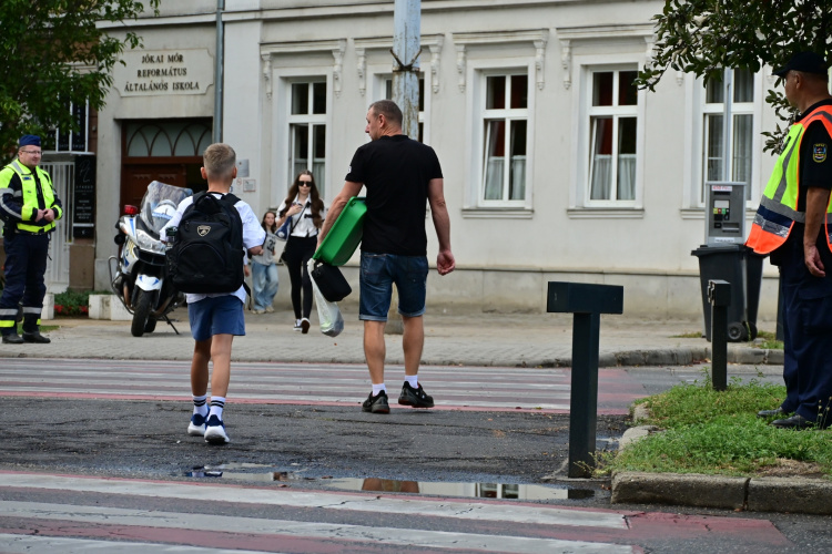Iskolakezdés – Polgárőrök is segítik a közlekedőket