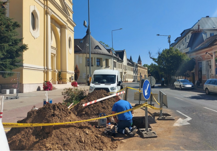 Ivóvízvezetéket korszerűsítenek a Bethlen Gábor utcában