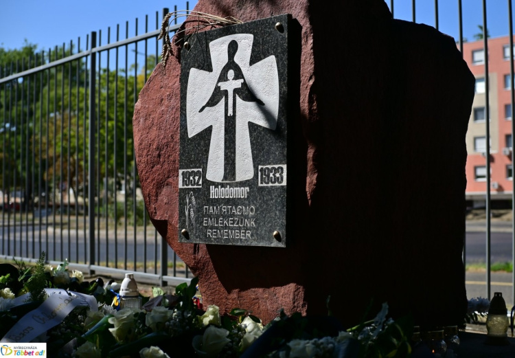 Koszorúzással emlékeztek a Holodomor áldozataira Nyíregyházán