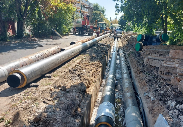 Távhővezetéket cserélnek a Toldi utca egy szakaszán