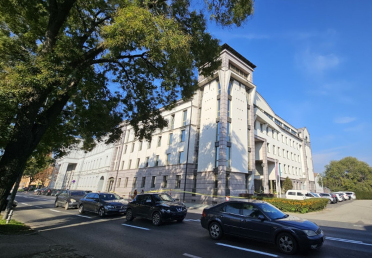 Két nőt is megsebesített a feldúlt férfi