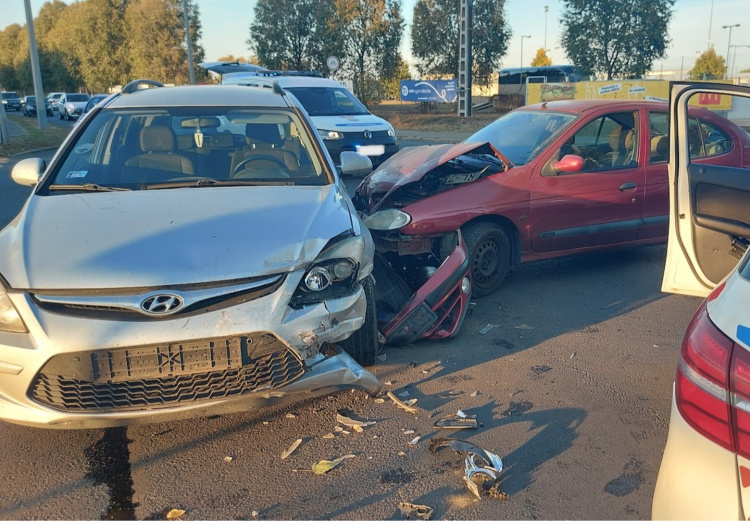 Két személyautó ütközött össze szerda délután a Törzs utcán 