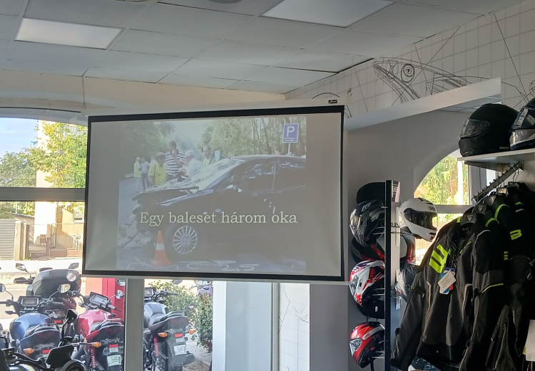 Közlekedésbiztonsági előadást tartottak egy nyíregyházi motorszalonban a hétvégén