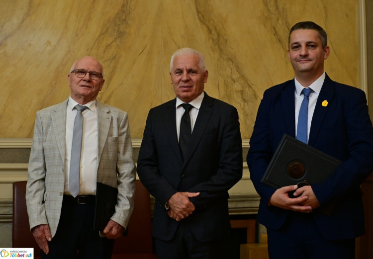 Közösségért végzett, értékteremtő munka – Bencs László Emlékérem és Emléklap
