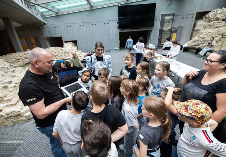80 ezer LEGO-kockából alkottak mozaikot Pécsen – a nyíregyházi tekerd! csoport is közreműködött