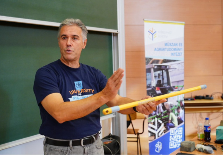 Látványos kísérletekkel indult a Fókuszban a tudomány előadássorozat