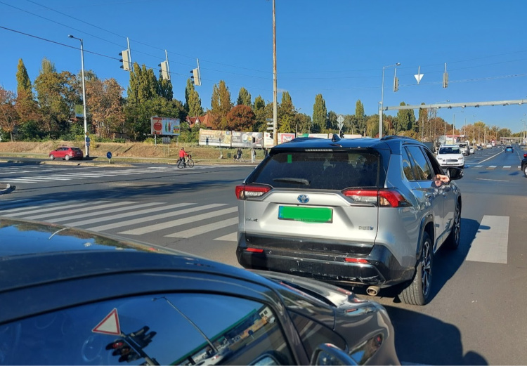 Ráfutásos baleset történt a Hunyadi utcában