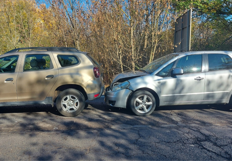 Hármas karambol az Orosi úton - figyelmetlenség okozta