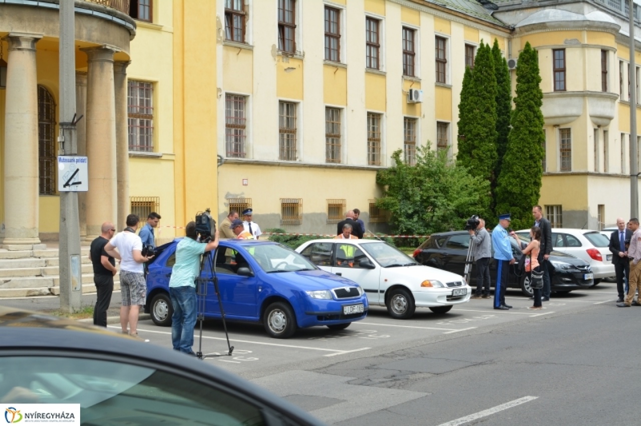 Kocsikat ajándékoztak a polgárőröknek