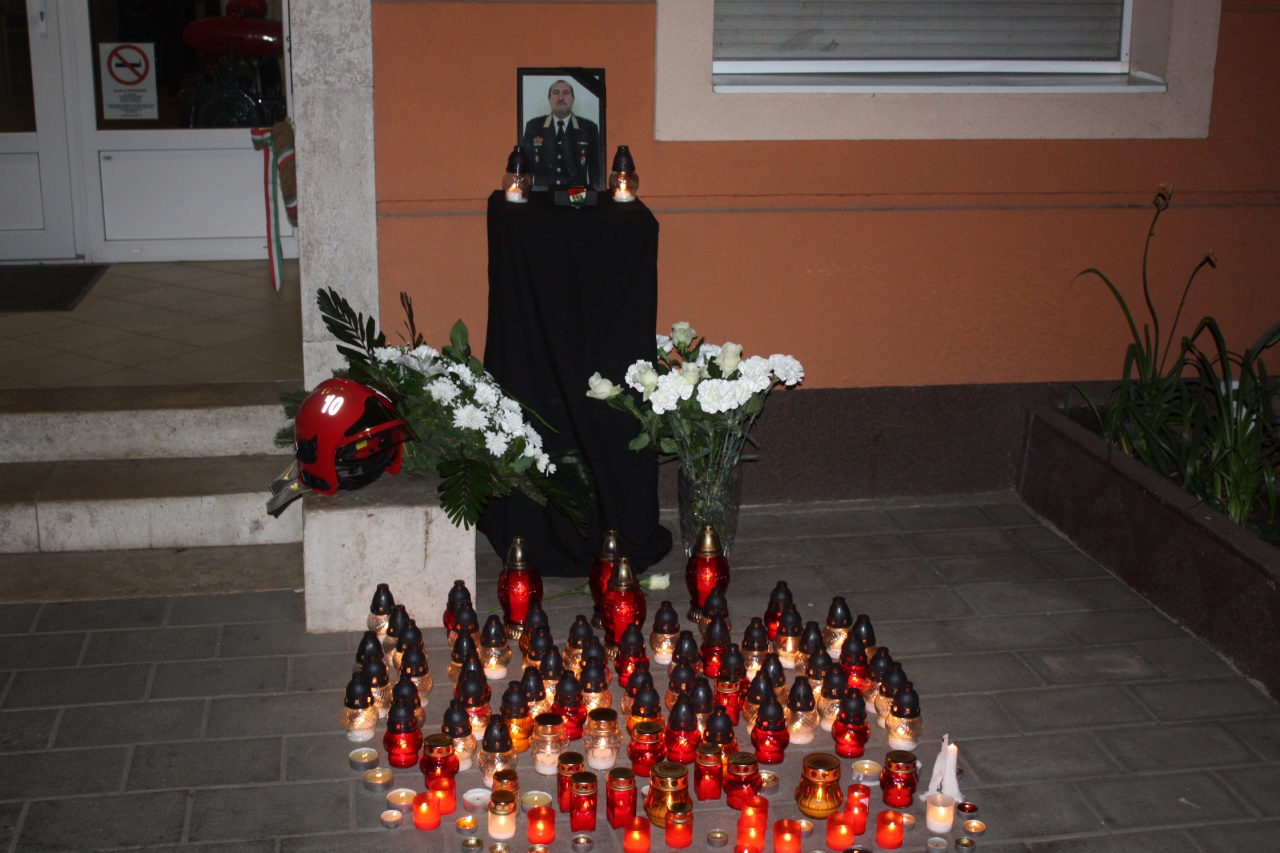 Közös gyertyagyújtással emlékeztek