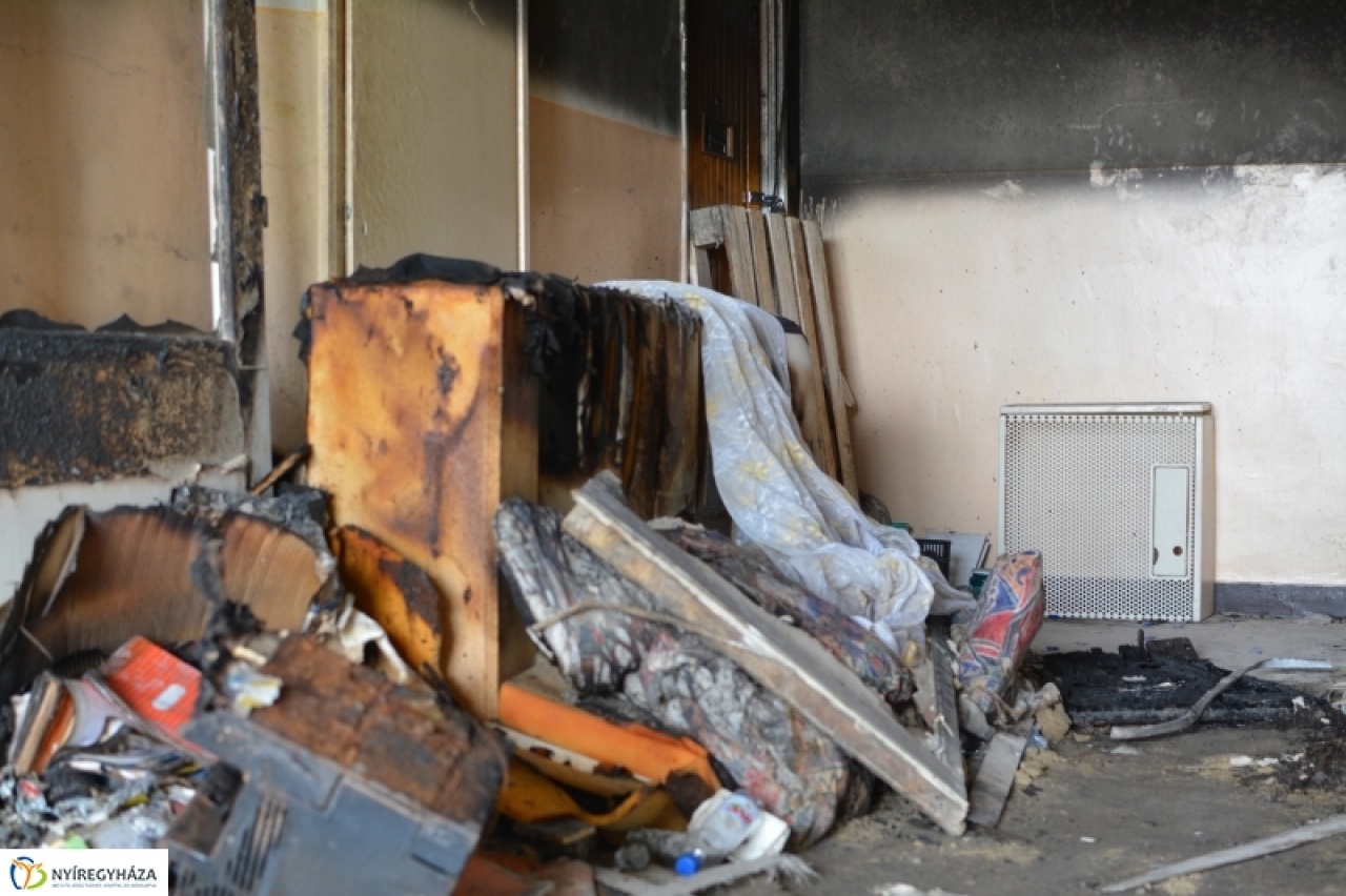 Minden a tűz martalékává vált a Petőfi utcán