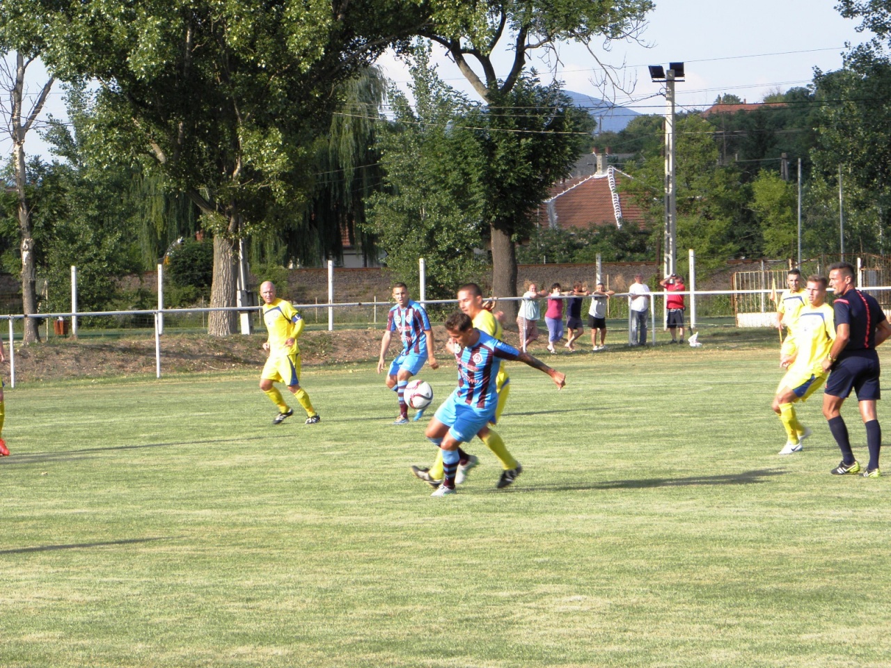 Szerb védővel bővülhet a keret