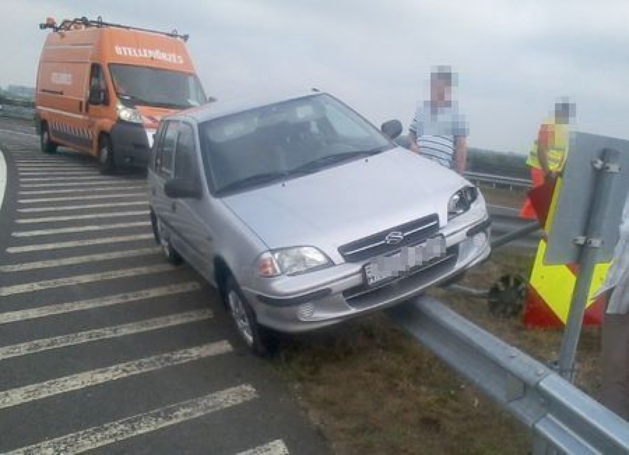 Nem tudta, hogy került a szalagkorlátra