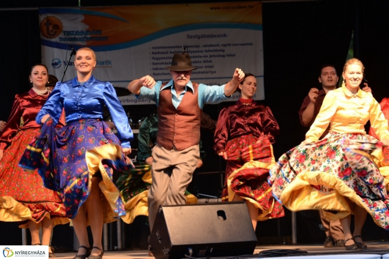 Népi tánclépések a SóstóSerFeszten