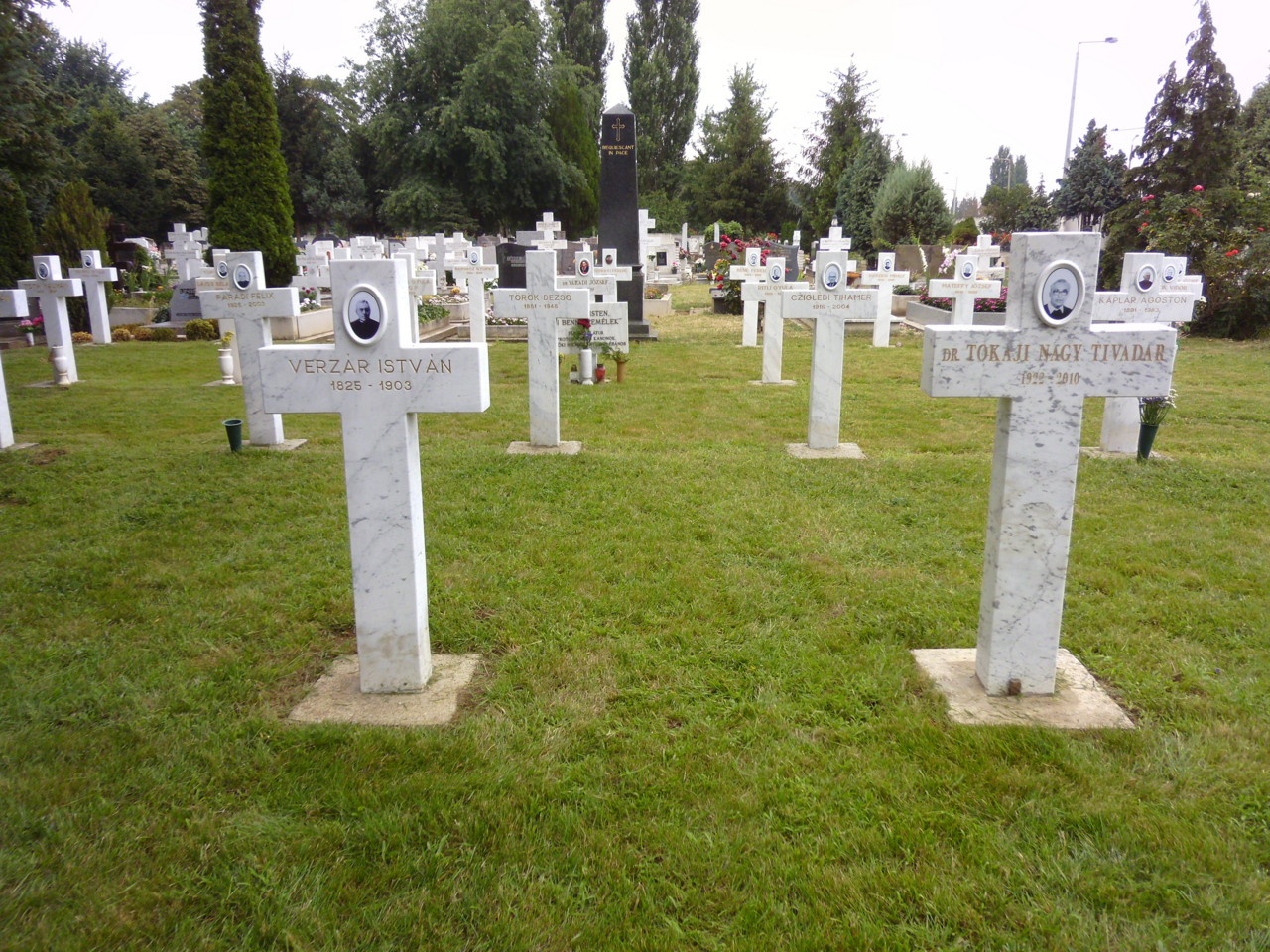 Megszépült a papi sírkert Nyíregyházán