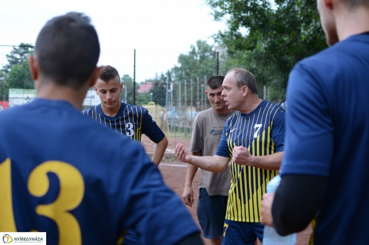 Családi program lett a kispályás foci