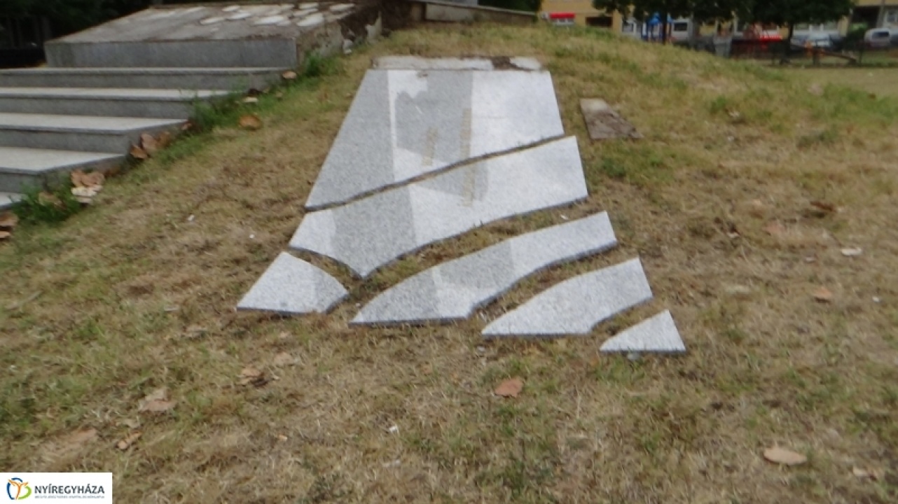 A rendőrség keresi a holokauszt emlékmű rongálóit