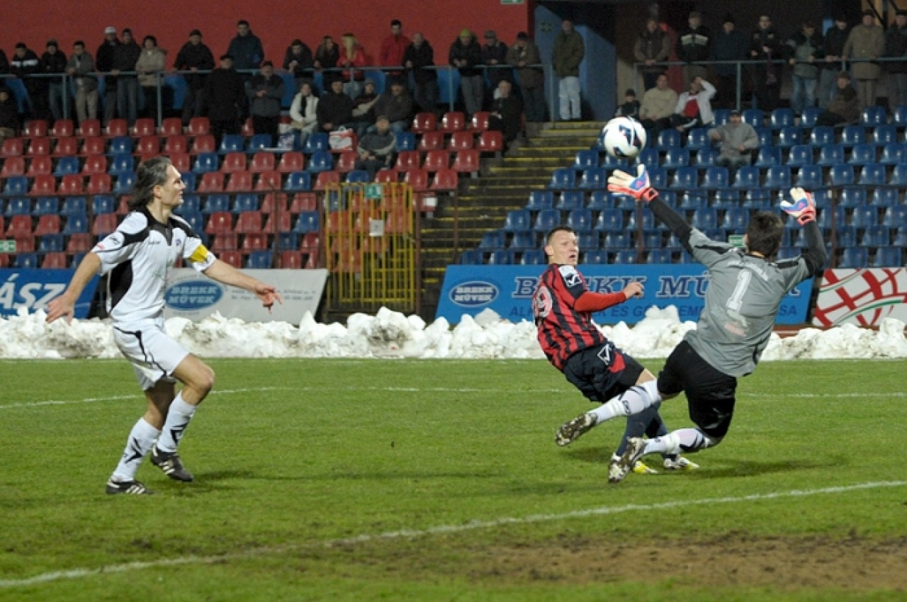 Csatárt igazolhat a Szpari