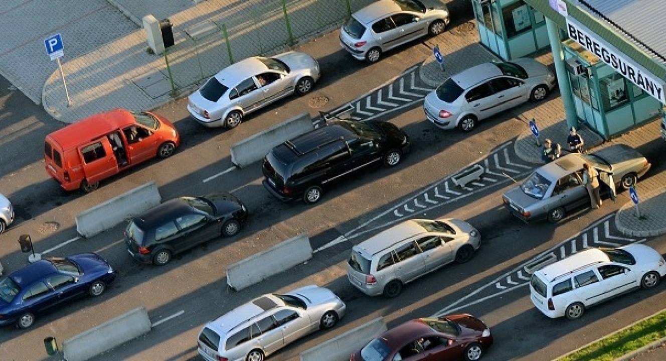 Várakozás a határforgalomban