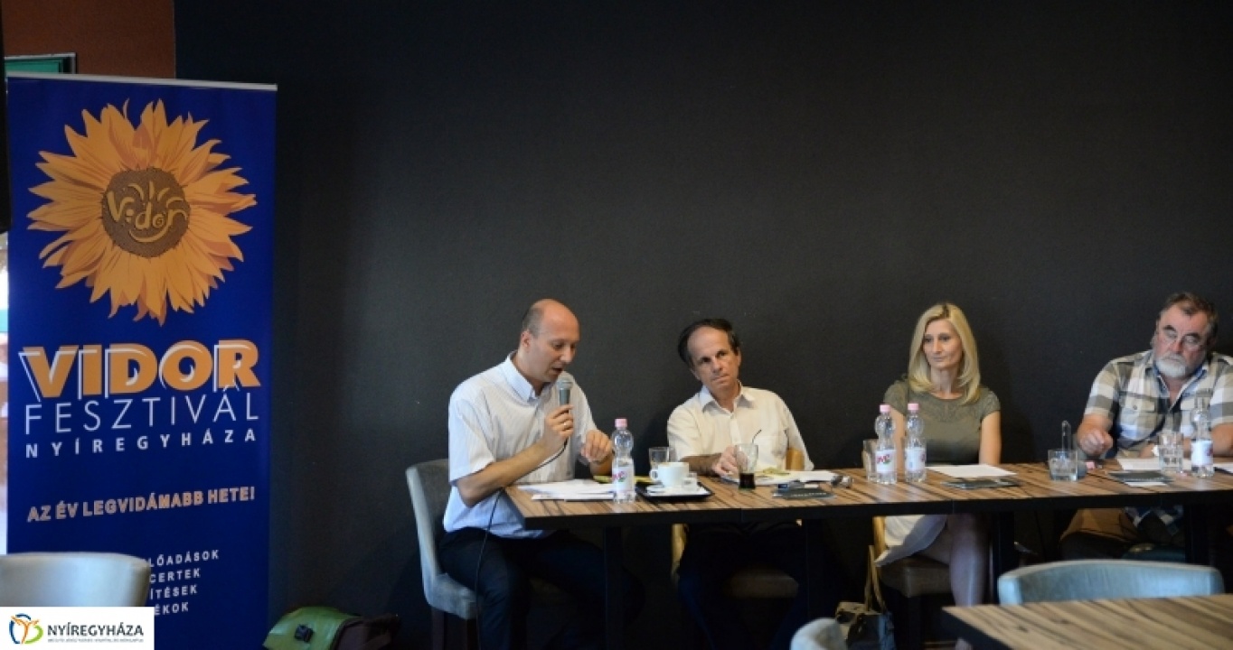 Nyomjuk a krokit - Hétfői fesztivál hangulatok irodalmiasan is