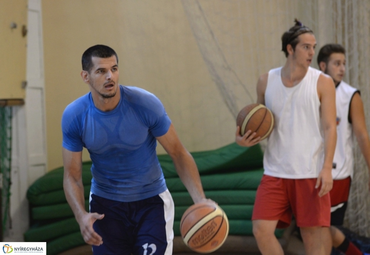 Új légióst keresnek a kosarasok