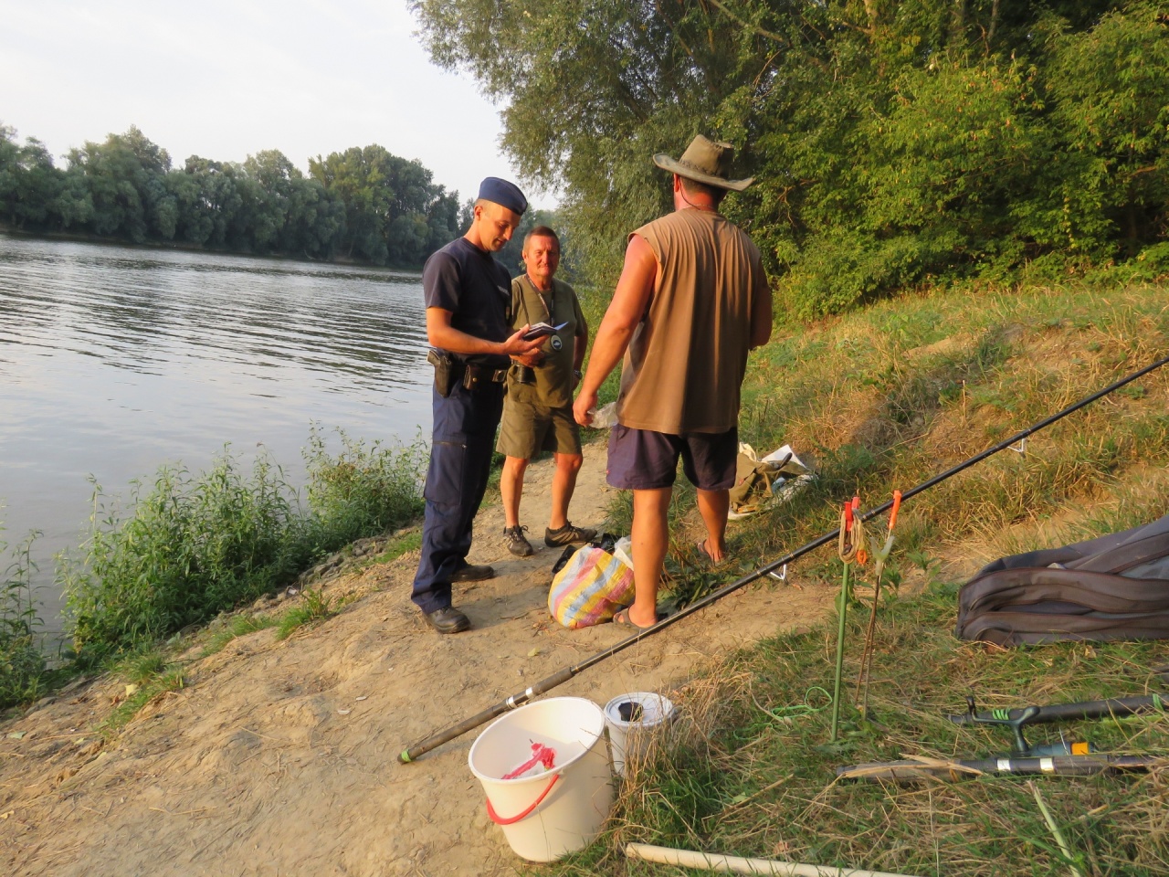 Közös akció a vízpartokon