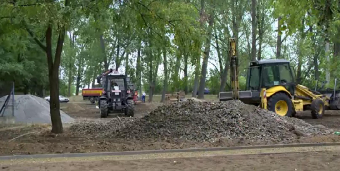 Sóstófejlesztés - Térköveznek az Igrice sétányon