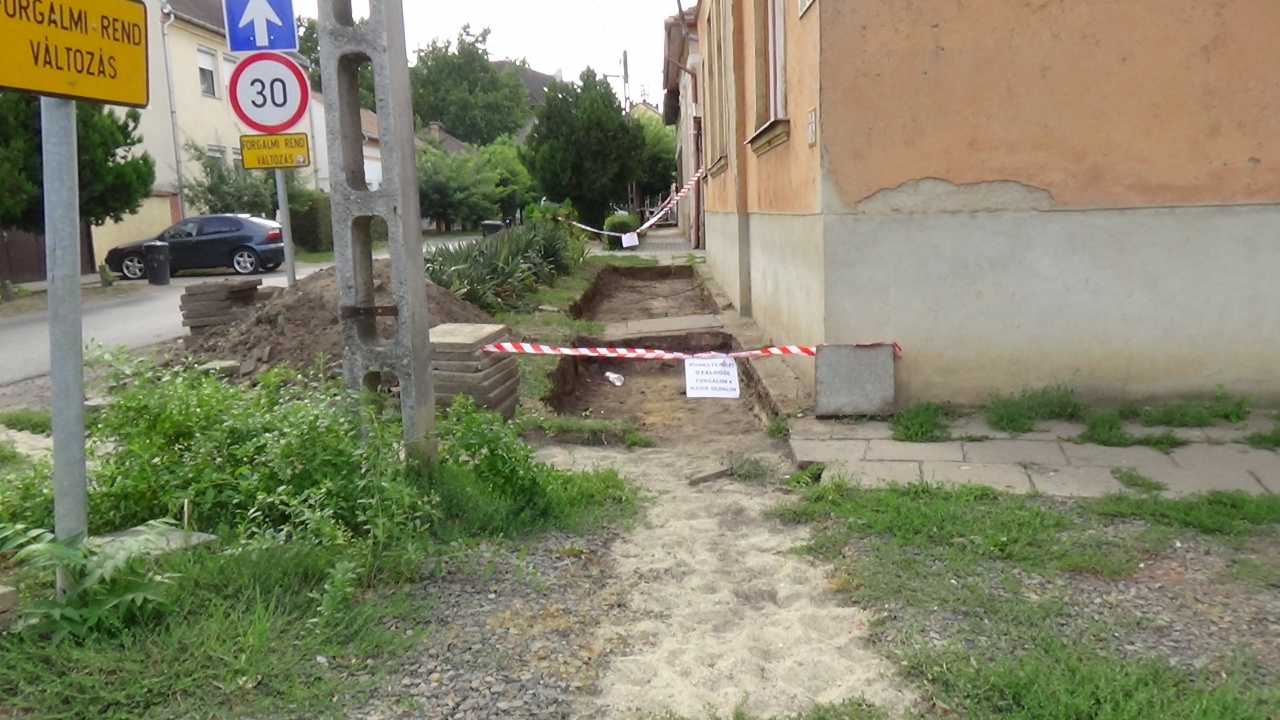 Felújítják a járdát