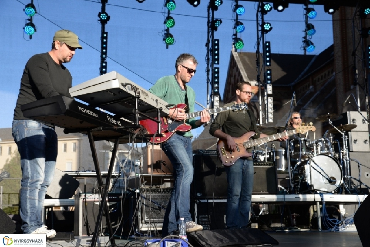 Zenés főhajtás Shulcz emléke előtt