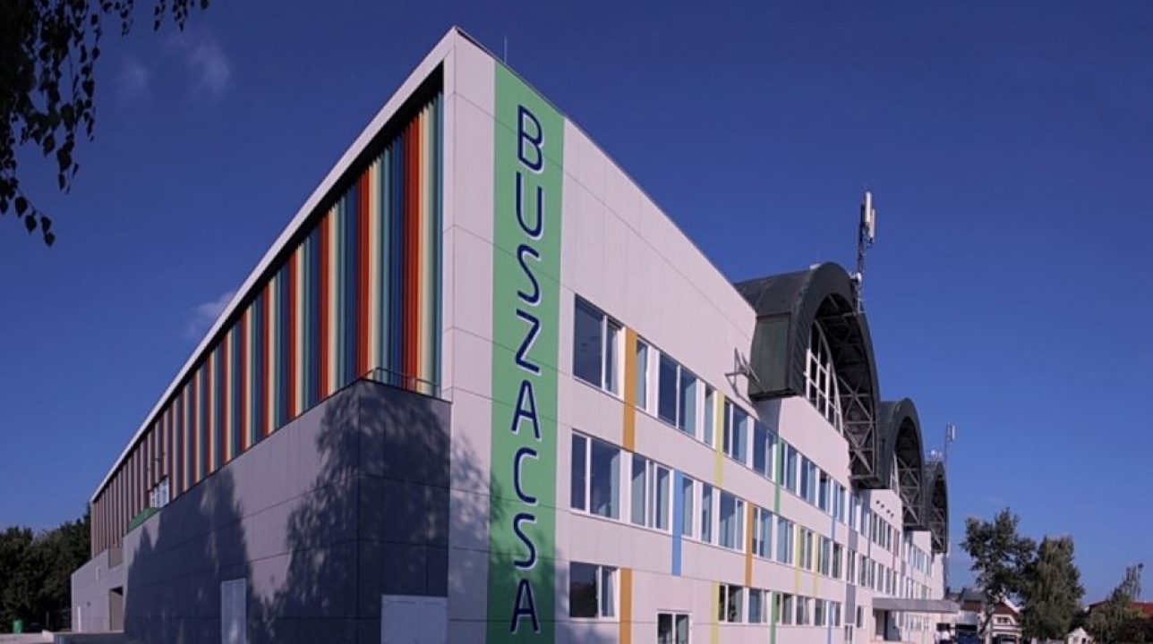 Belülről szépül a BUSZACSA