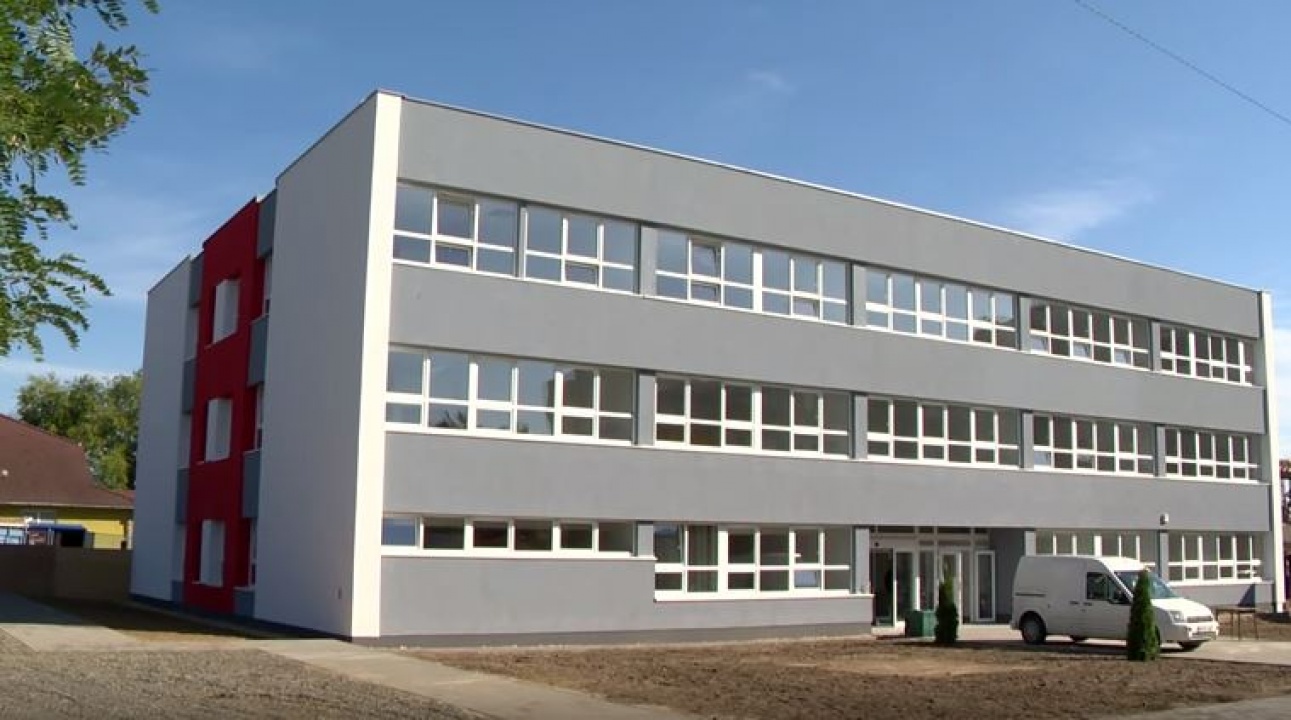 Átadták a felújított belgyógyászati tömböt Mátészalkán