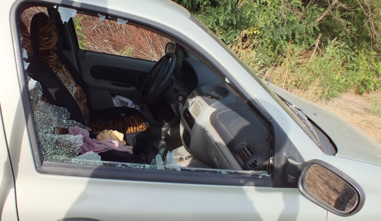 Autófeltörés a gyümölcsösben