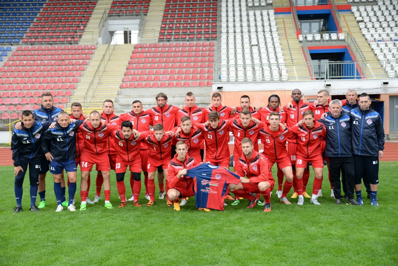 Videoüzenet Lázár Bencének